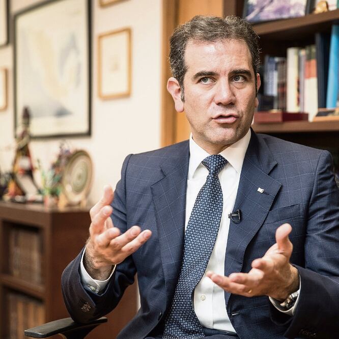 Lorenzo Córdova, presidente del INE, señaló que de querer credencializar a lo s menores, podría usarse la infraestructura del instituto y sin gastar tanto. ARCHIVO EL UNIVERSAL