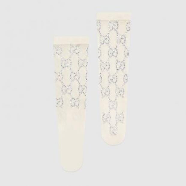 Estas calcetas de Rihanna cuestan lo mismo que un Iphone X