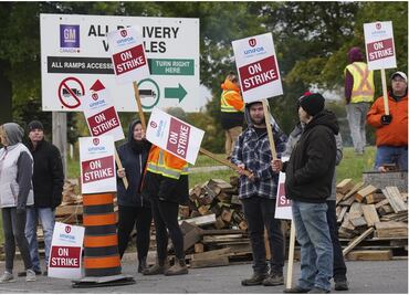 Huelga automotriz: Paro de trabajadores de GM se extiende a Canadá