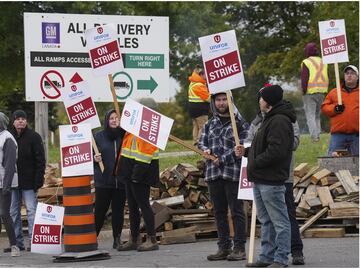 Huelga automotriz en EU entra en nueva fase más agresiva, avisa sindicato