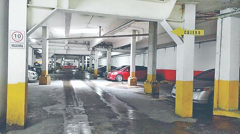 Amenazan con cerrar estacionamientos en Xalapa