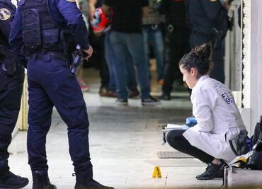 Ejecutan a joven dentro de mercado en Tepito; agresor se dio a la fuga