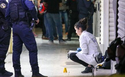 Ejecutan a joven dentro de mercado en Tepito; agresor se dio a la fuga