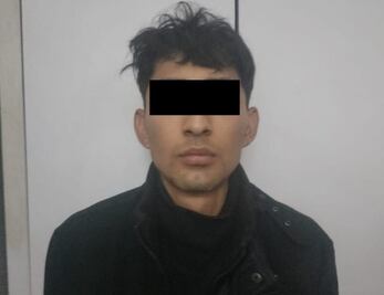 Detienen a dos sujetos por robo de auto y portación de arma de fuego en Ecatepec