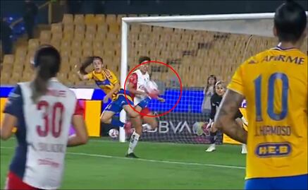 Jaqueline Ovalle anota inexplicable golazo en la Liga MX Femenil; Chivas fue su víctima