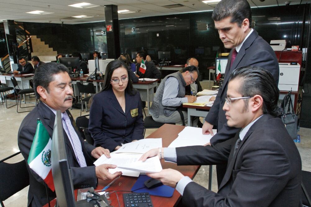 En el registro de aspirantes a consejero electoral destacan nombres de ex funcionarios e intelectuales, así como integrantes de la sociedad civil. (IRVING OLIVARES. EL UNIVERSAL)