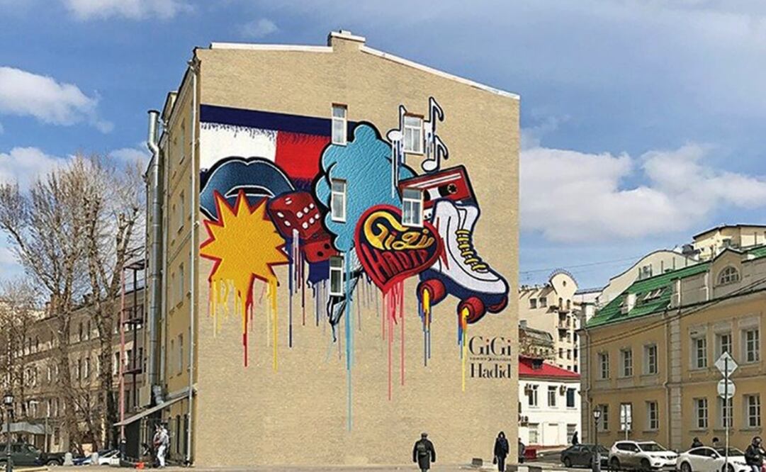 El trabajo del artista Alexey Mednaya fue reemplazado por el anuncio de una marca de ropa. Foto: Artmossphere