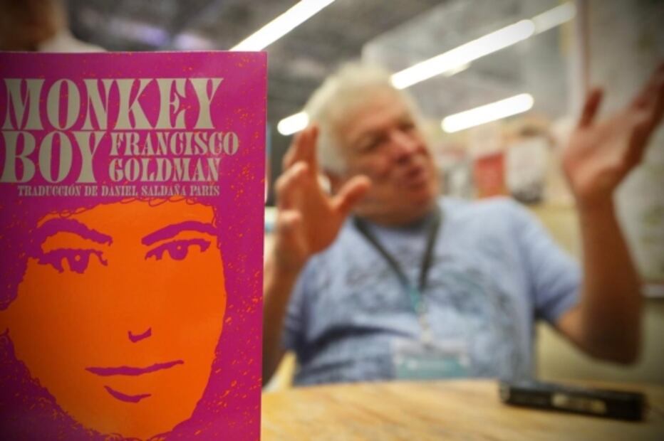 "Vivimos es un mundo muy violento, de muchos tipos de violencia": Francisco Goldman, escritor y periodista