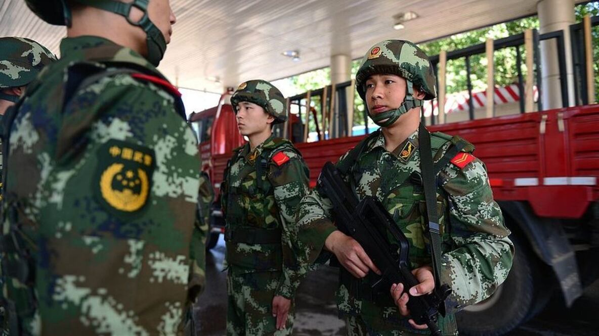 Una investigación liderada por un equipo de periodistas internacionales reveló que las autoridades chinas están instalando una aplicación para descargar datos personales 