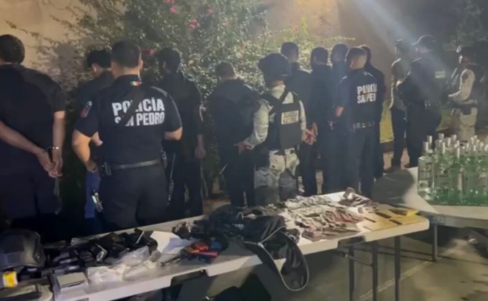 Objetos y bebidas alcohólicas aseguradas en fiesta clandestina en Nuevo León (30/11/2025). Foto: Especial