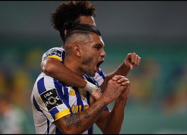 Mira el golazo del "Tecatito" Corona frente al Sporting