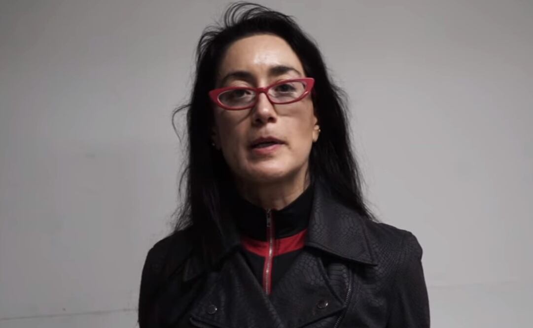 Avelina Lésper shared a video where she apologizes, although she claims she didn’t touch the glass installation - Photo: Still taken from Lésper’s video