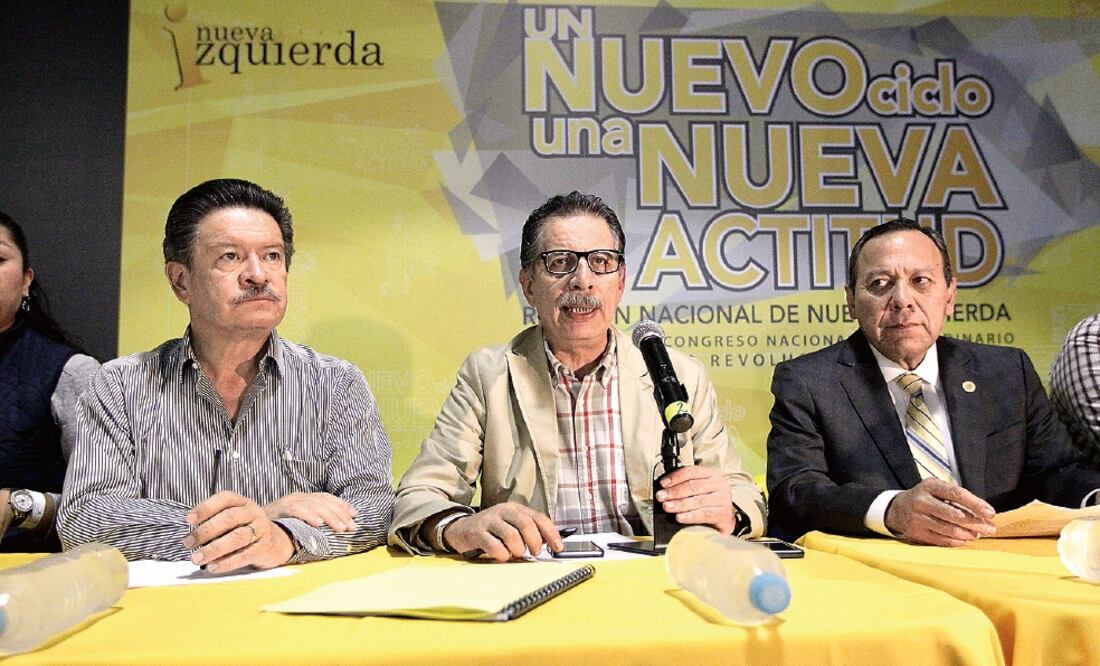 Carlos Navarrete, dirigente del PRD; Jesús Ortega, líder de Nueva Izquierda, y Jesús Zambrano, presidente de la Cámara de Diputados, ayer en la reunión (ALEJANDRO ACOSTA. EL UNIVERSAL)