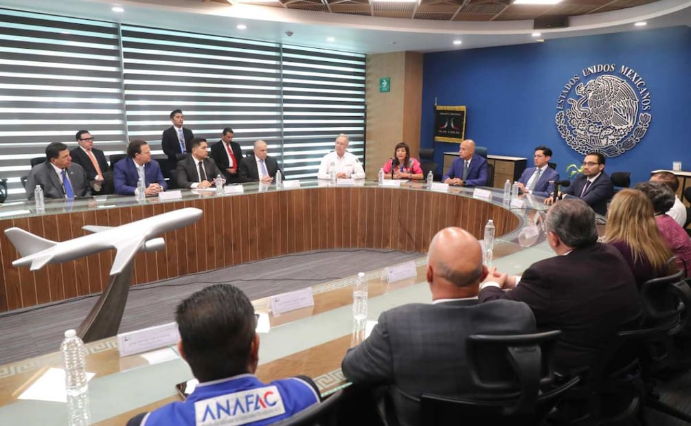 La supervisión incluyó reuniones con aerolíneas y agencias aduanales para revisar infraestructura y sistemas. (06/05/26) Foto: Cortesía