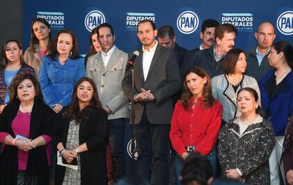 PAN condena manta con amenazas contra AMLO