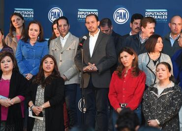 PAN condena manta con amenazas contra AMLO