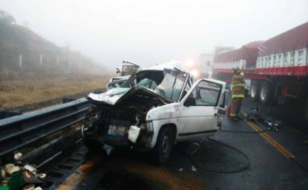 Muere prensado tras carambola en la autopista México-Veracruz 