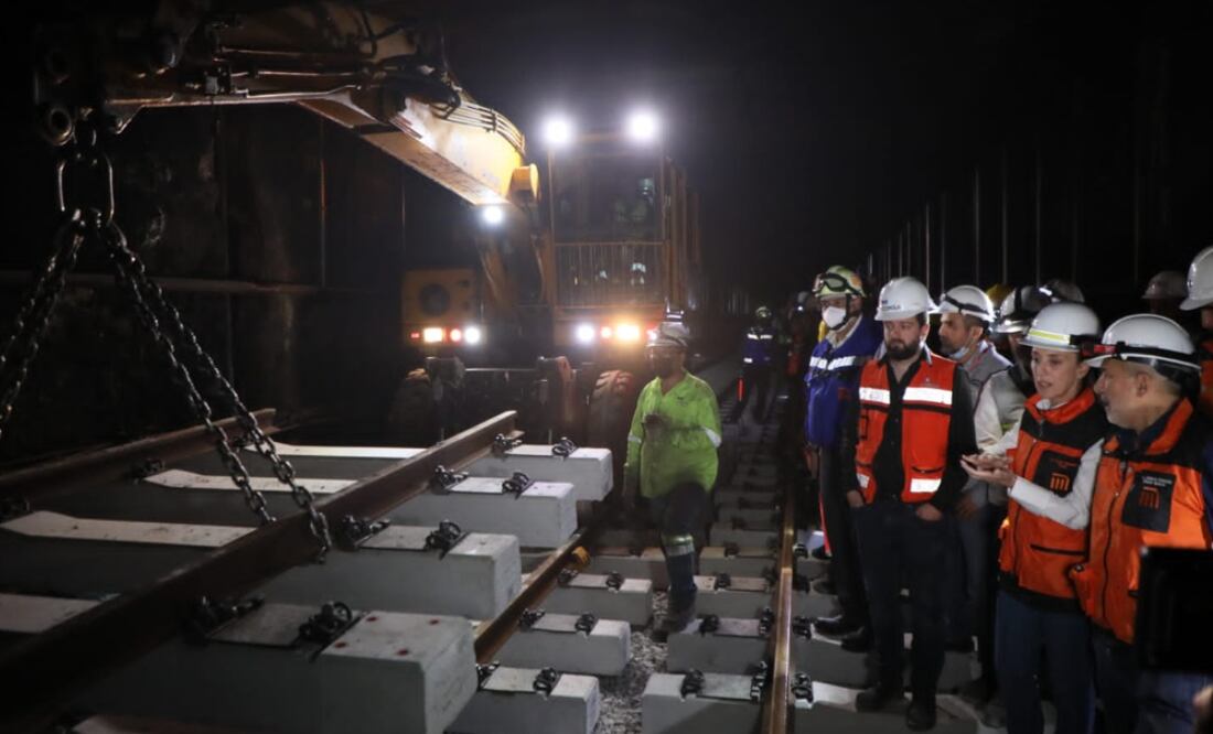 Foto: Especial/El Universal/La funcionaria estuvo acompañada por el secretario de Movilidad, Andrés Lajous Loaeza, y el director general del STC Metro, Guillermo Calderón Aguilera