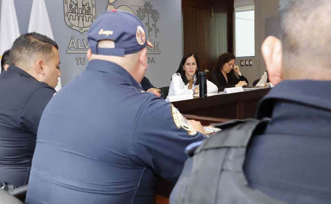 La alcaldesa de Álvaro Obregón, Lía Limón, sostuvo un encuentro con personal de COMPSTATCDMX, dependiente de la Subsecretaría de Inteligencia e Investigación Policial del gobierno central. Foto: Especial