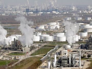 EU ya autorizó compra de refinería Deer Park: AMLO