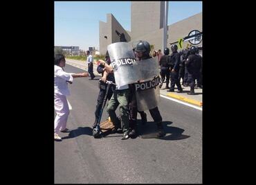 Protestas por cambio de ruta de Tuzobús dejan 2 detenidos