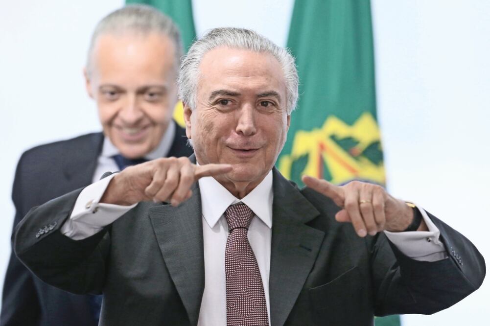 Michel Temer, mandatario interino de Brasil, ayer al reunirse con miembros de los sindicatos en el Palacio de Planalto (ERALDO PERES. AP)