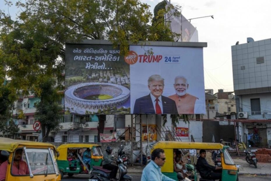 India construye muro alrededor de barrio pobre previo a visita de Trump