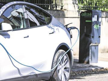 Buscan que 50% de autos nuevos sean eléctricos en 2030