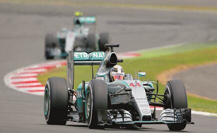 Hamilton sufre, pero gana