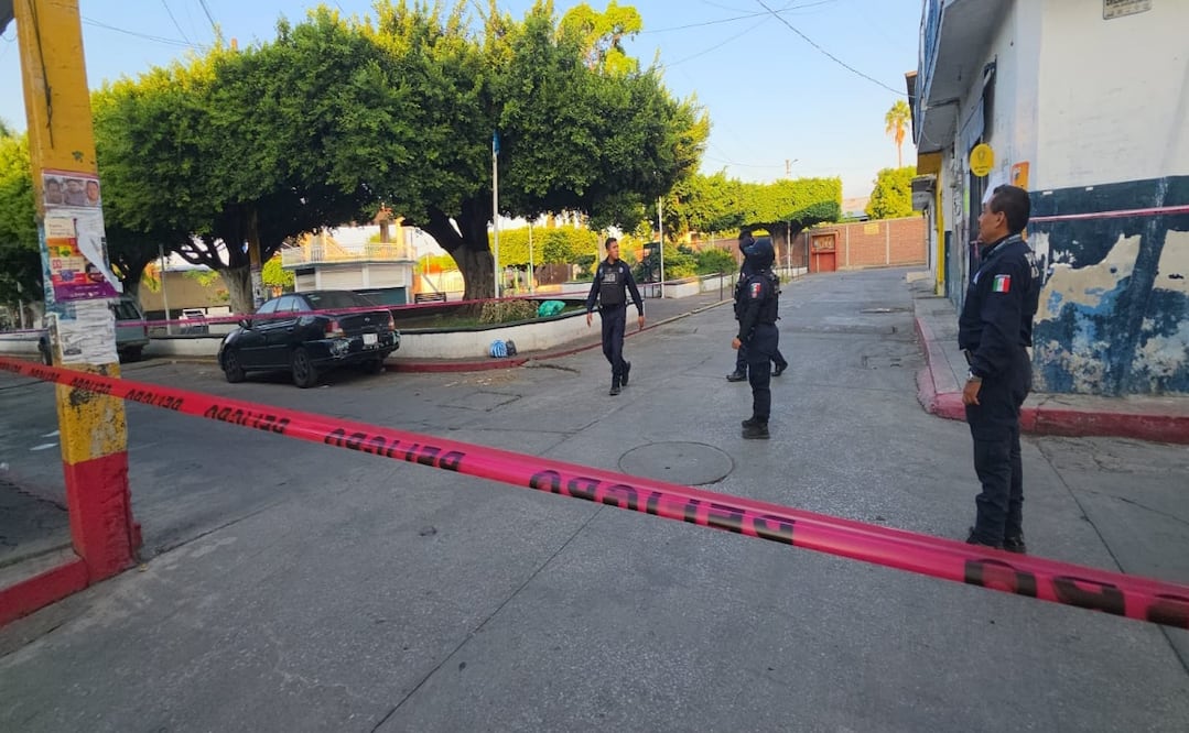 Los restos humanos estaban tirados sobre la calle Vicente Guerrero. Foto: Especial
