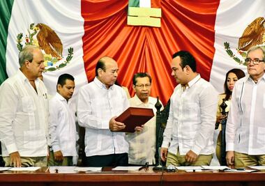 Entregan V informe de Arturo Nuñez a Congreso de Tabasco