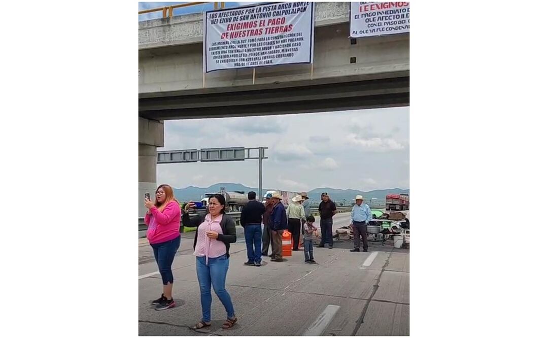 Bloqueo carretero en Tlaxcala: Ejidatarios advierten que no liberarán las vías hasta que haya una negociación con el gobierno federal. Foto: Especial
