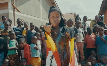 Rapero de ocho años canta sobre la pobreza en Uganda