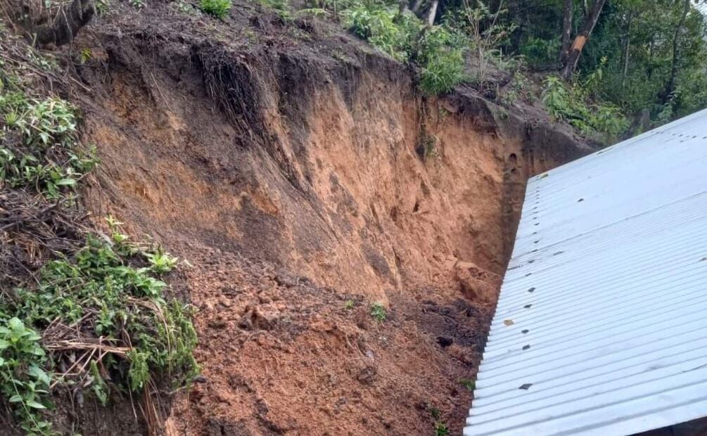 Por la lluvia en la región de Oaxaca, se reportan deslaves, derrumbes y caída de un puente-vado (21/02/2025). Foto: Especial