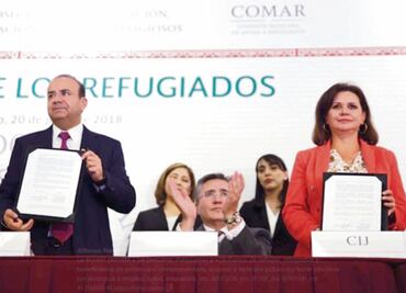 Gobernación entrega CURP a refugiados