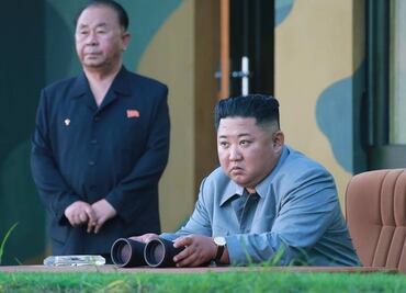 Líder norcoreano dice que lanzamientos de misiles son una “advertencia” para EU