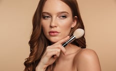 ¿Cómo lavar las brochas de maquillaje?; guía definitiva para eliminar bacterias