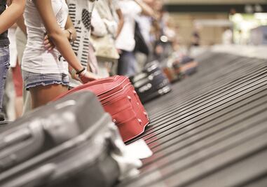 China: Cae viajero que llevaba los brazos amputados de su hermano en maleta