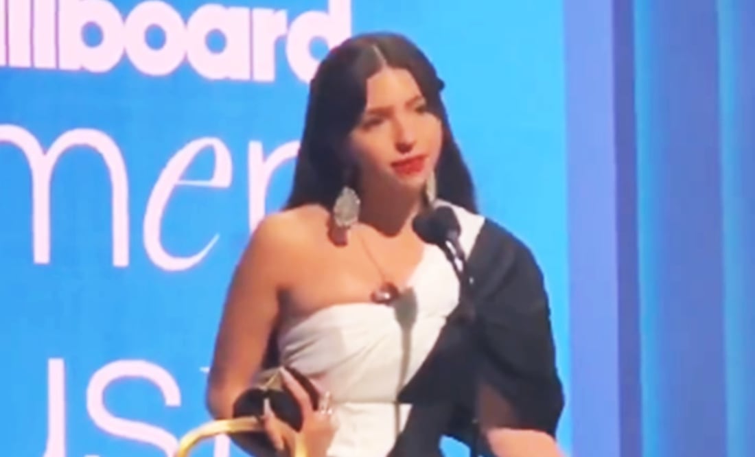 Al borde del llanto, Ángela Aguilar recibe premio y habla de las críticas: "este año casi me rompe"