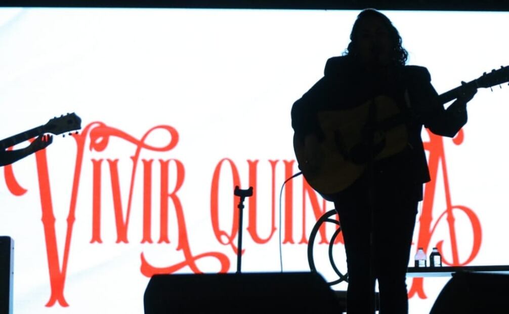 La cantante coahuilense Vivir Quintana hizo presencia en el NIDO Jardines de Morelos donde recordó su estancia en Ecatepec
Foto: Especial.