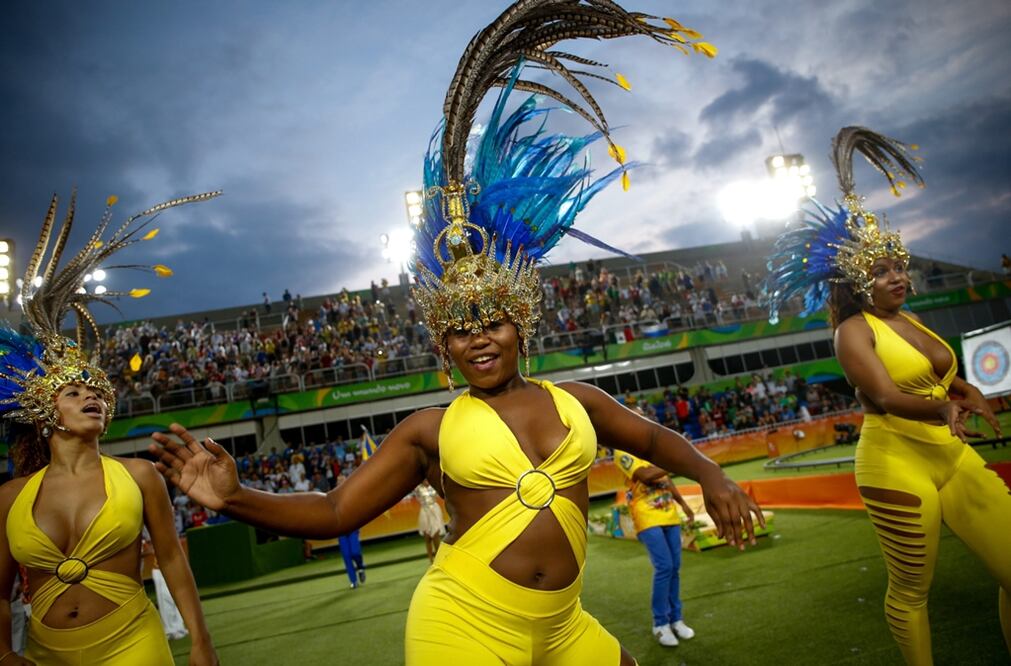 Definitivamente la samba marca el ritmo en los Juegos Olímpicos de Río 2016, así se puede comprobar al inicio o al final de la mayoría de competiciones donde no importa el resultado “lo importante es competir”. Foto EFE