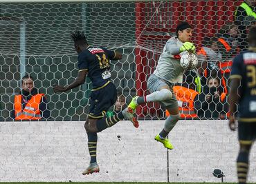 Memo Ochoa, el mejor jugador del Standard