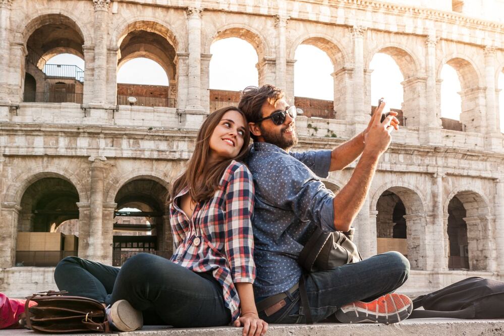 El acompañante puede aparecer en alguna de tus fotos para redes sociales. (Foto: iStock) 