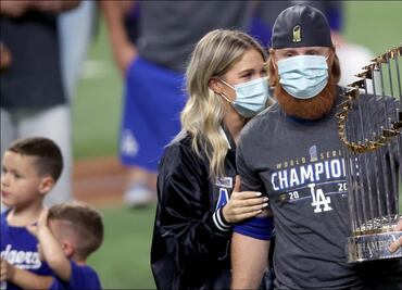 Justin Turner libra castigo, pese a festejar contagiado de Covid-19