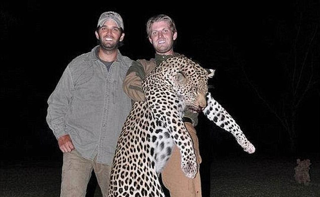 Las imágenes en las que Eric y Donald Jr, hijos del multimillonario, posan con sus presas, resurgieron tras el escándalo mundial por la cacería, a manos de un dentista estadounidense, del león Cecil (Foto: huntinglegends.com)