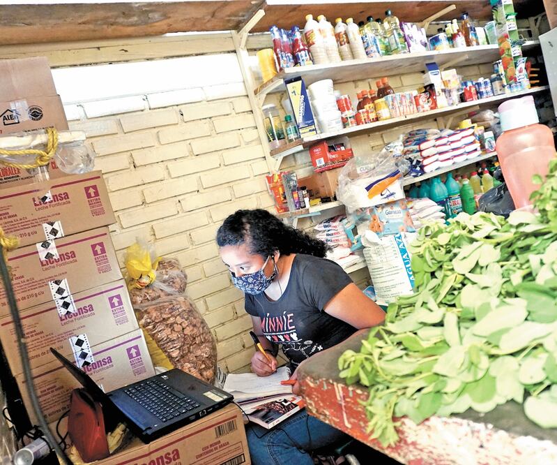 Expertos mencionan que 45% de los hogares de México no cuentan con internet, pero sí tienen cobertura, por lo que sugieren subisidios. Foto: ARCHIVO EL UNIVERSAL