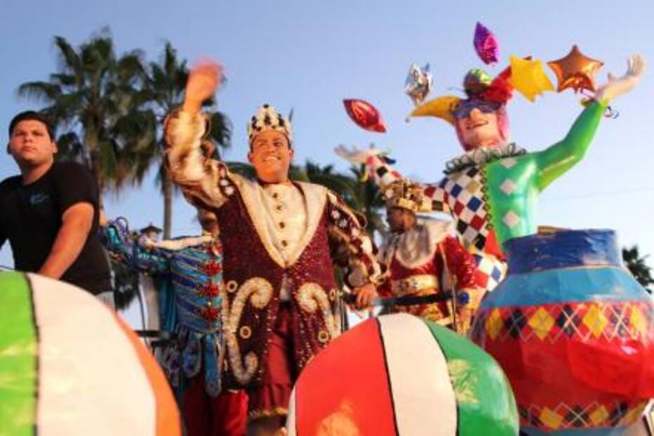 Celebran último desfile del carnaval en La Paz