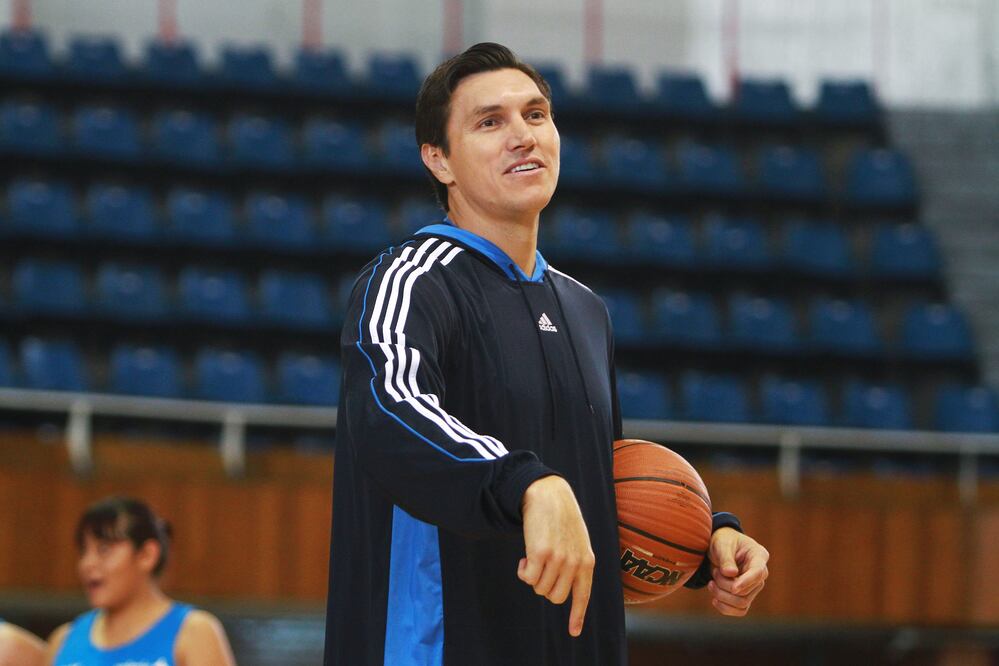 “Es complicado dirigir en la ligas de desarrollo porque los jugadores pretenden llenar el ojo del equipo grande...”, señala el ex basquetbolista mexicano (DANIEL CÁRDENAS. JAM MEDIA)