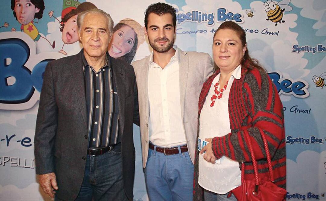 Rogelio Guerra con su hijo Carlo y su viuda, Maribel Robles  FOTO: ARCHIVO