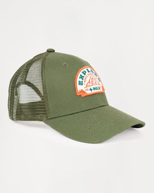 La gorra de MAJA Sportswear cuenta con bordado de inspiración montañista. Foto: Cortesía MAJA Sportswear